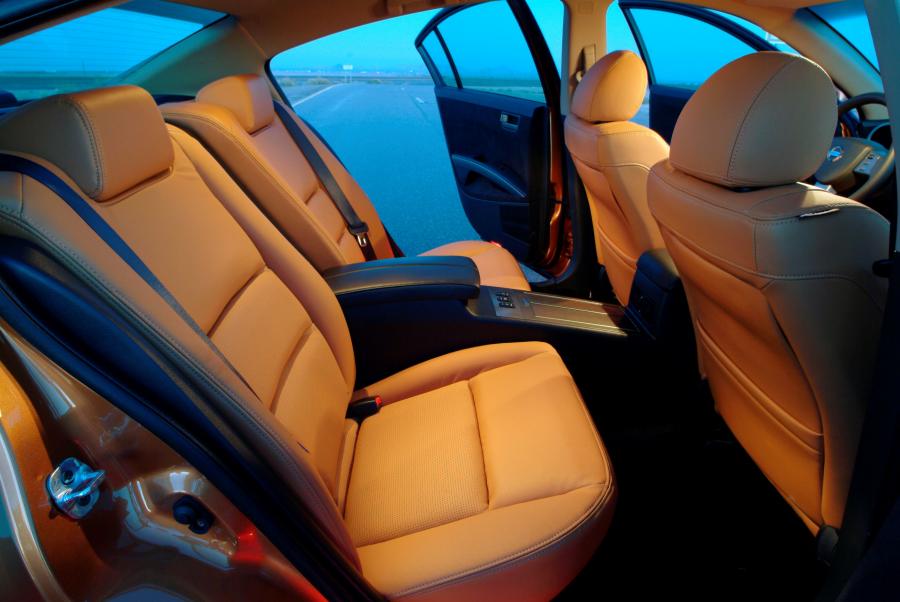 Интерьер Nissan Maxima (A34) 2004 года  (фото 14 из 22)